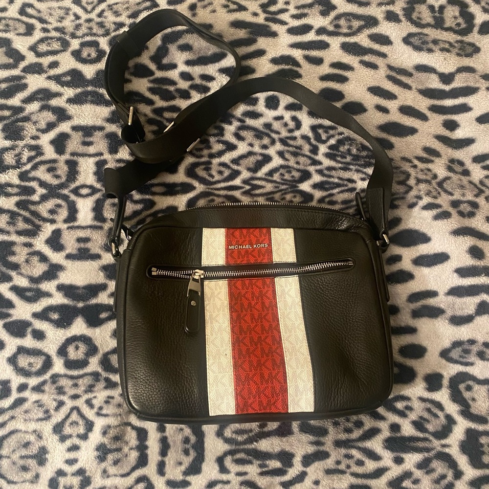 Micheal Kors crossbody bag